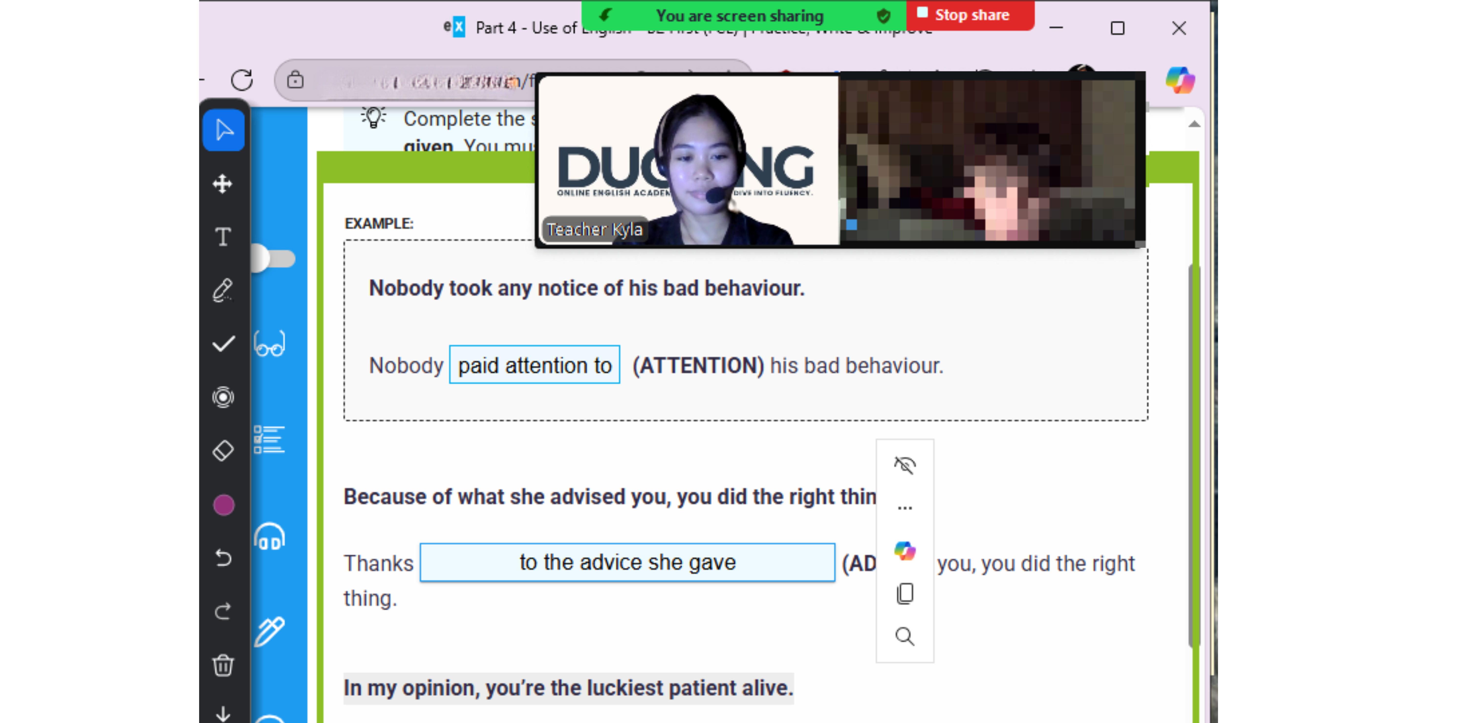Estudiante aprendiendo inglés online desde casa