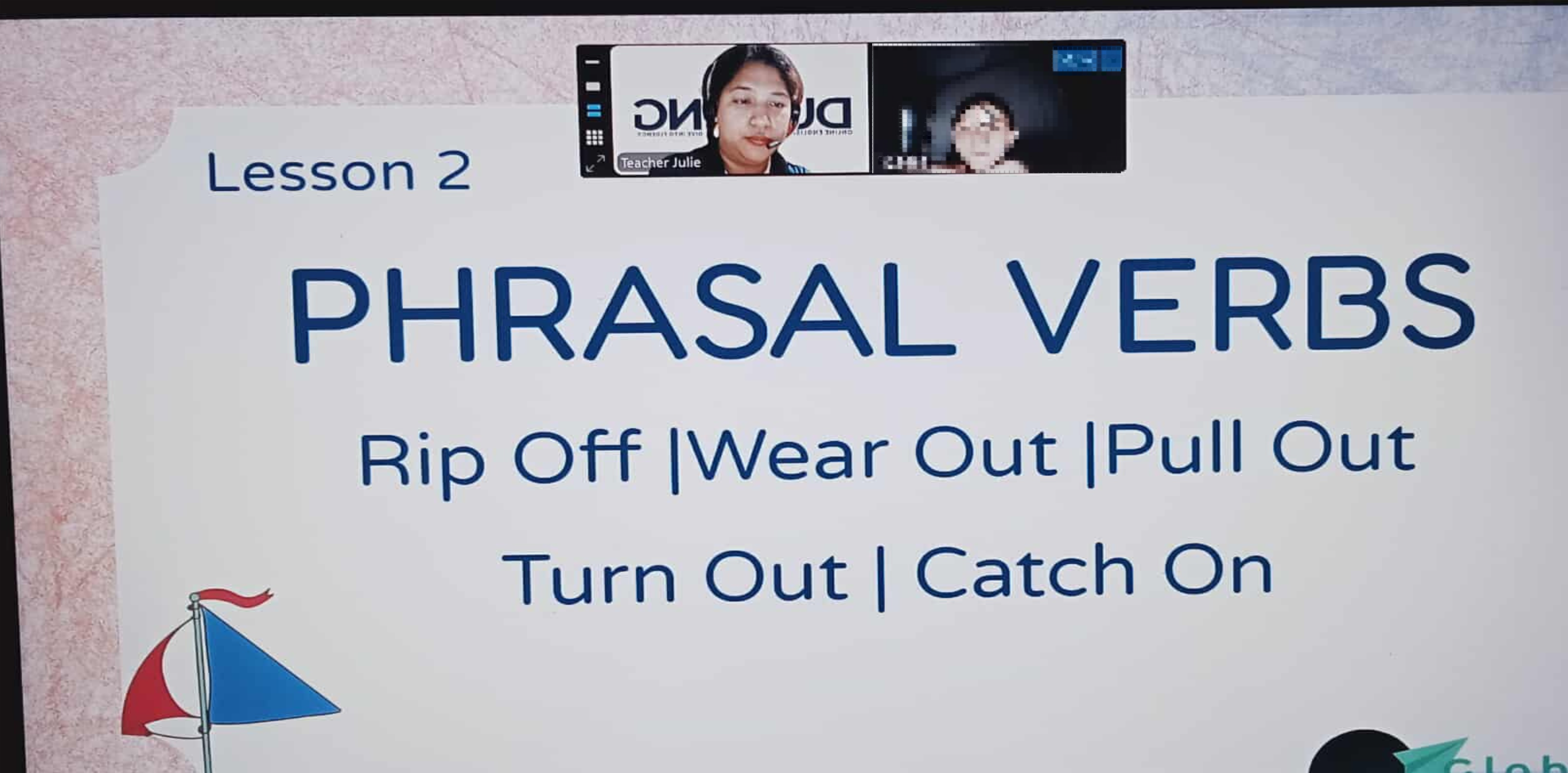 Chica aprendiendo inglés a través de Internet.